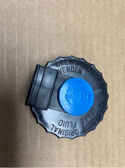 Picture of filer cap, brake fluid-0004313433